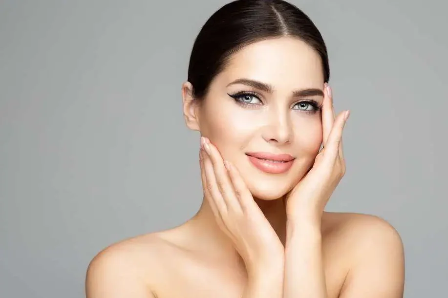 Clinical DiamondGlow dermalinfusion procedure at Cheeky Medspa
